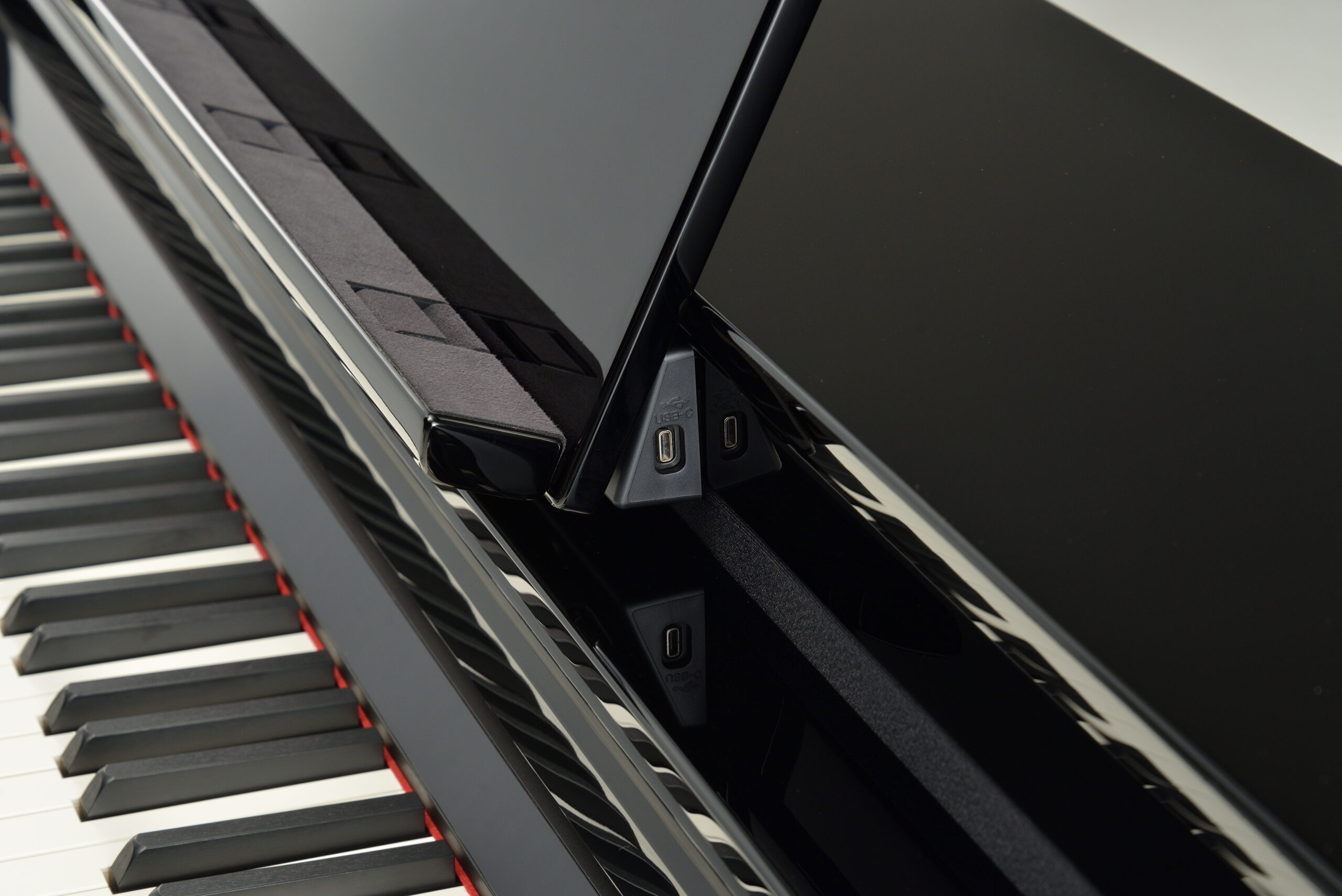 Yamaha CSP-275 Digital Piano in Black